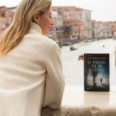 La nueva novela de Eva Gª Sáenz de Urturi, 'El ángel de la ciudad', llegará  a las librerías el 29 de marzo