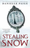 stealing snow-danielle paige-9788416700684 stealing snow-danielle paige-9788416700684